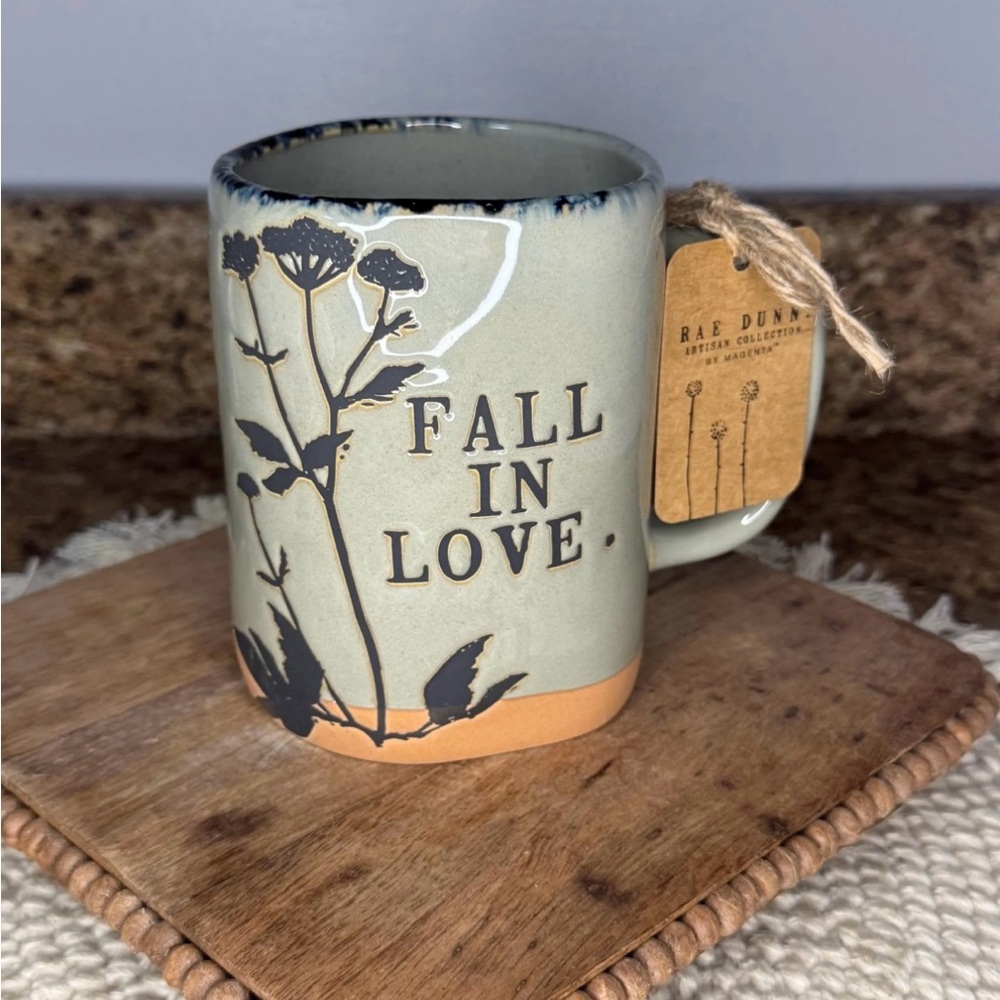 {BNWT} 🇺🇸 RAE DUNN ‘Fall In Love Mug’. Perfect FALL mug. NEW 2025